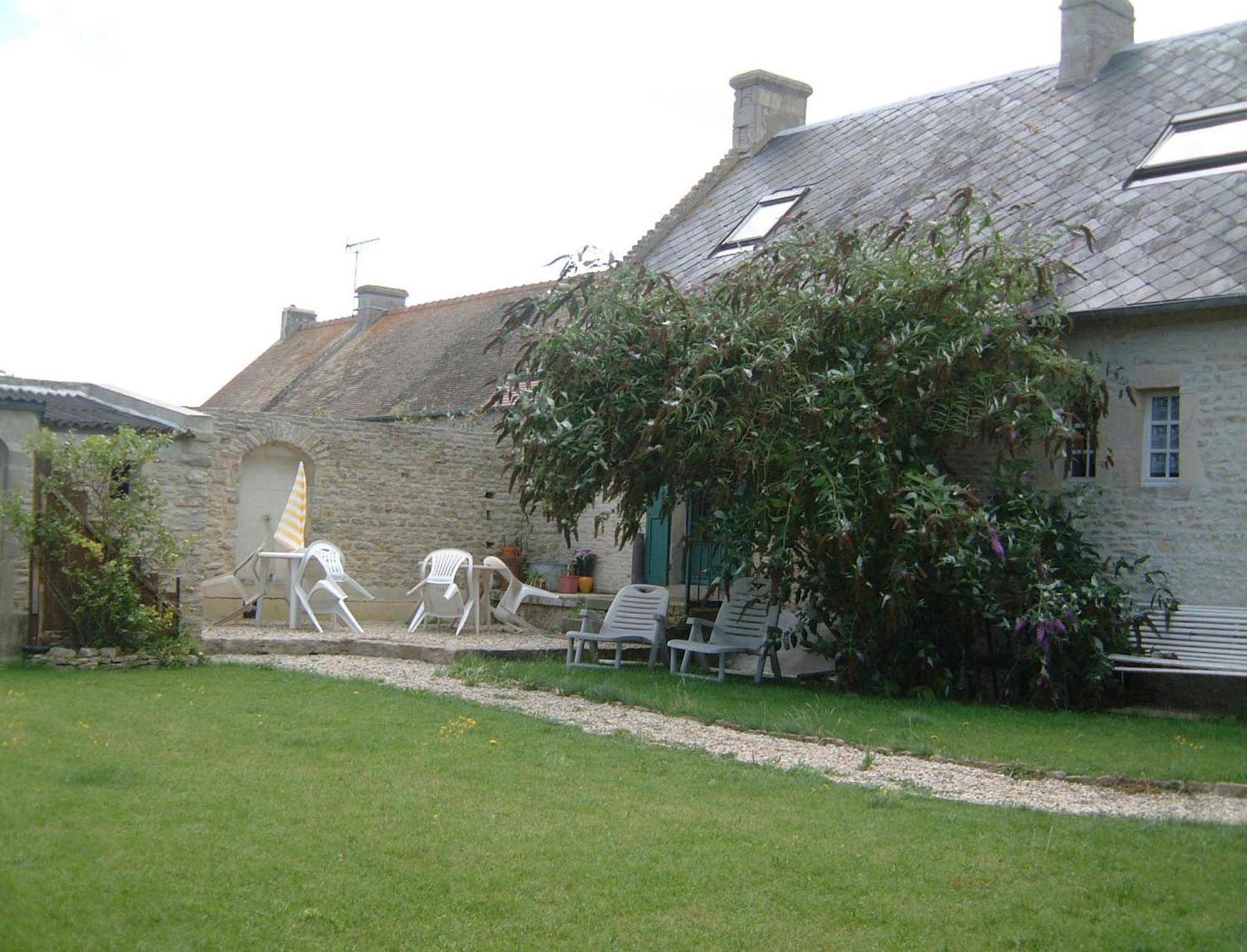 Chambres Et Tables D'Hotes A L'Auberge Touristique Meuvaines ภายนอก รูปภาพ