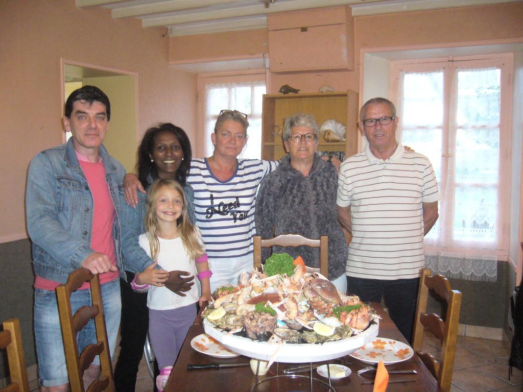 Chambres Et Tables D'Hotes A L'Auberge Touristique Meuvaines ภายนอก รูปภาพ